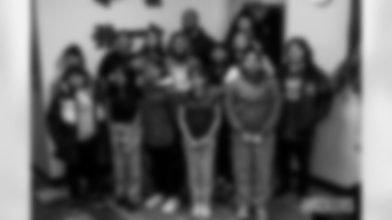 251118_Micah Parsons Boys and Girls Club Visit_MM_0583