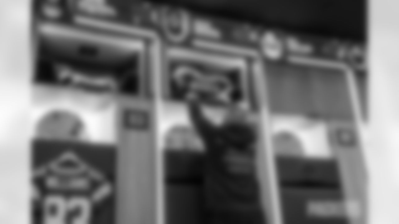 251227_Locker_Room_Equipment-11