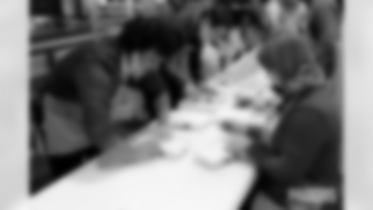 231122-thanksgiving-edits-martens14