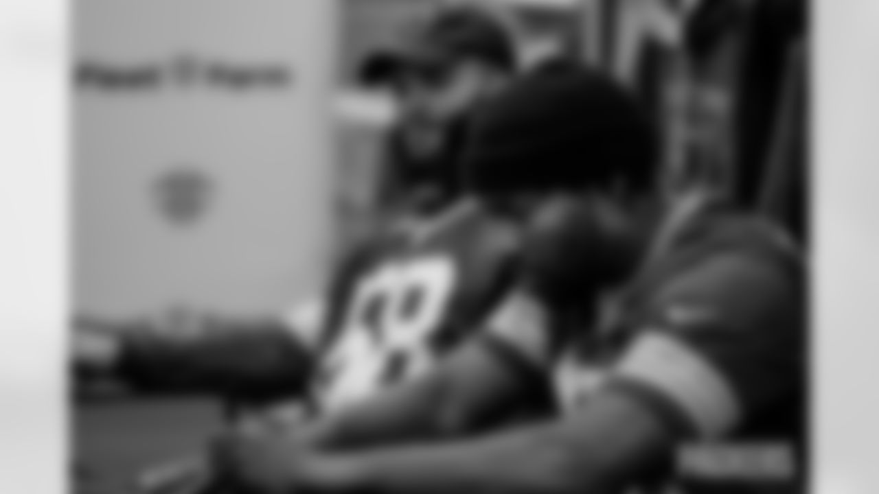 251117_Salvation Army autograph signing_ES_00019