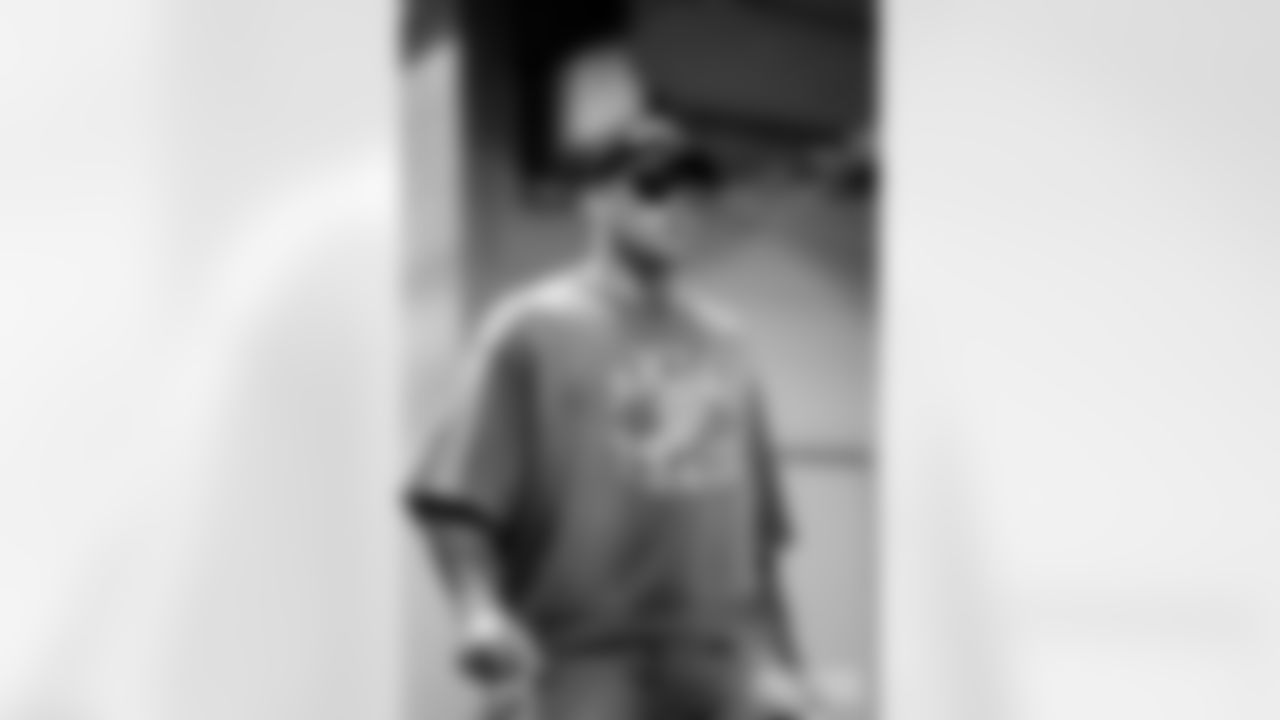packers-titans-arrivals-B-EP-008