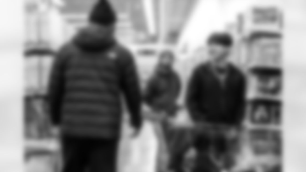 251208_Meijer Shopping_MM_0372