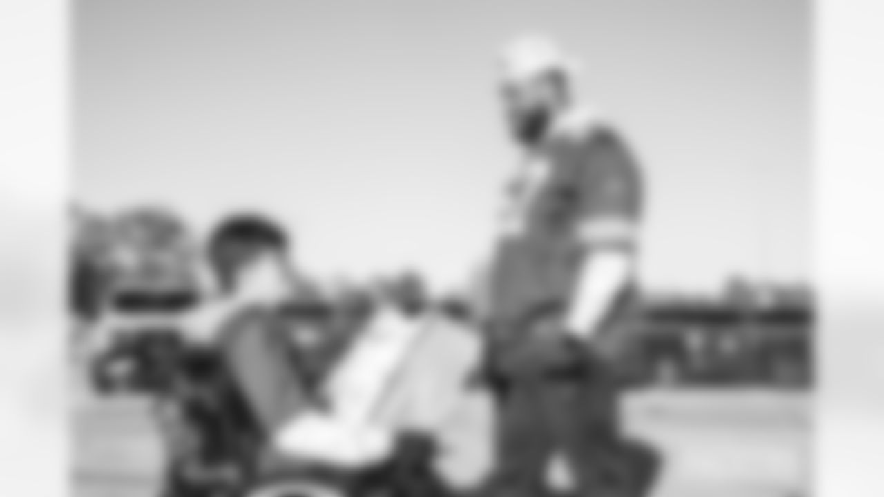 251028_Touchdowns for Hunger Food Drive_MM_0760