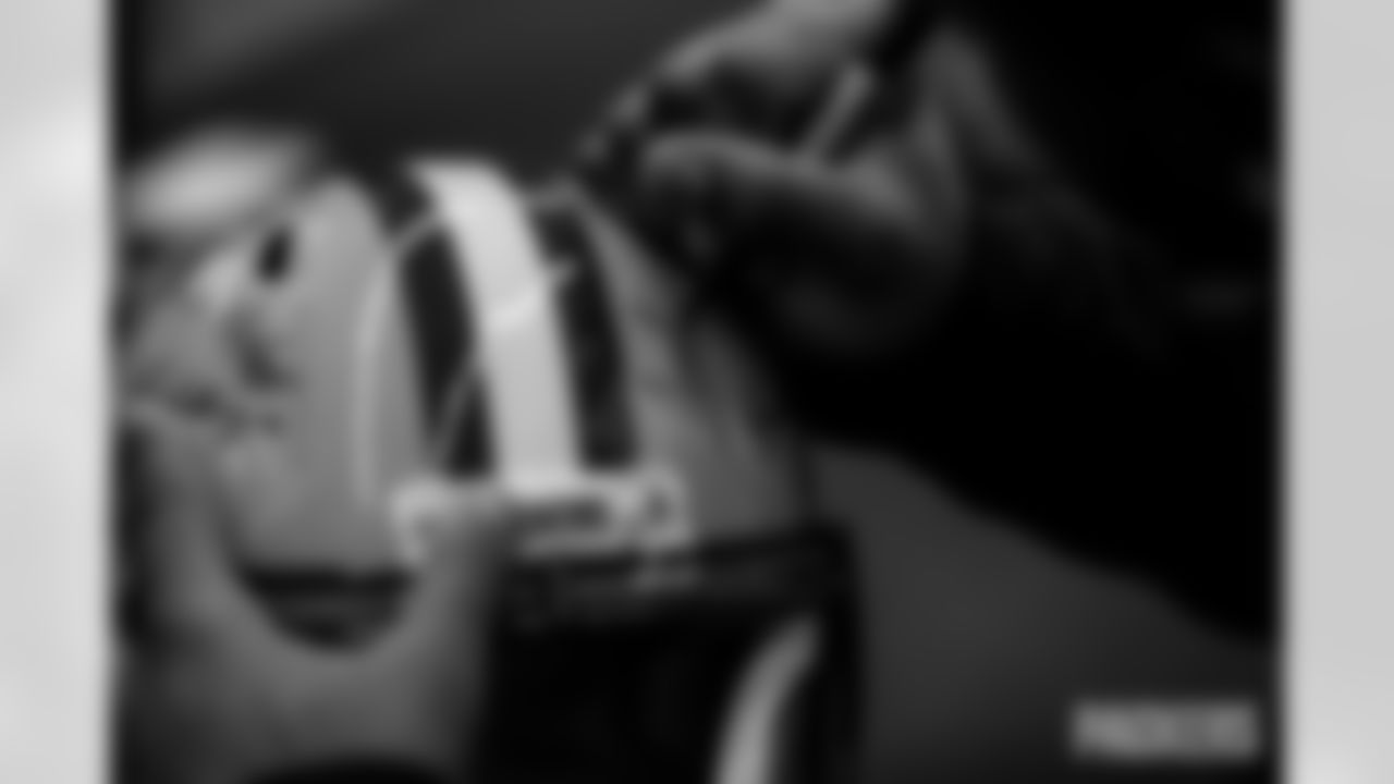 251117_Salvation Army autograph signing_ES_00009