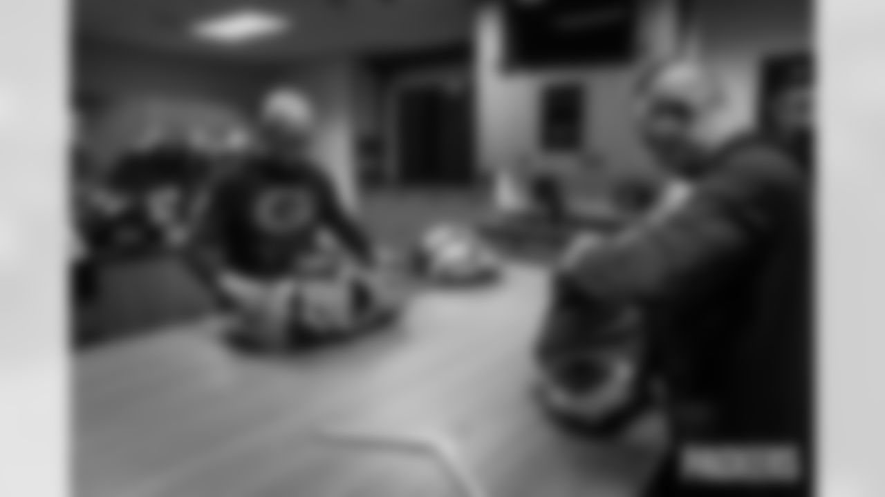 251110-packers-eagles-locker-bobber-033