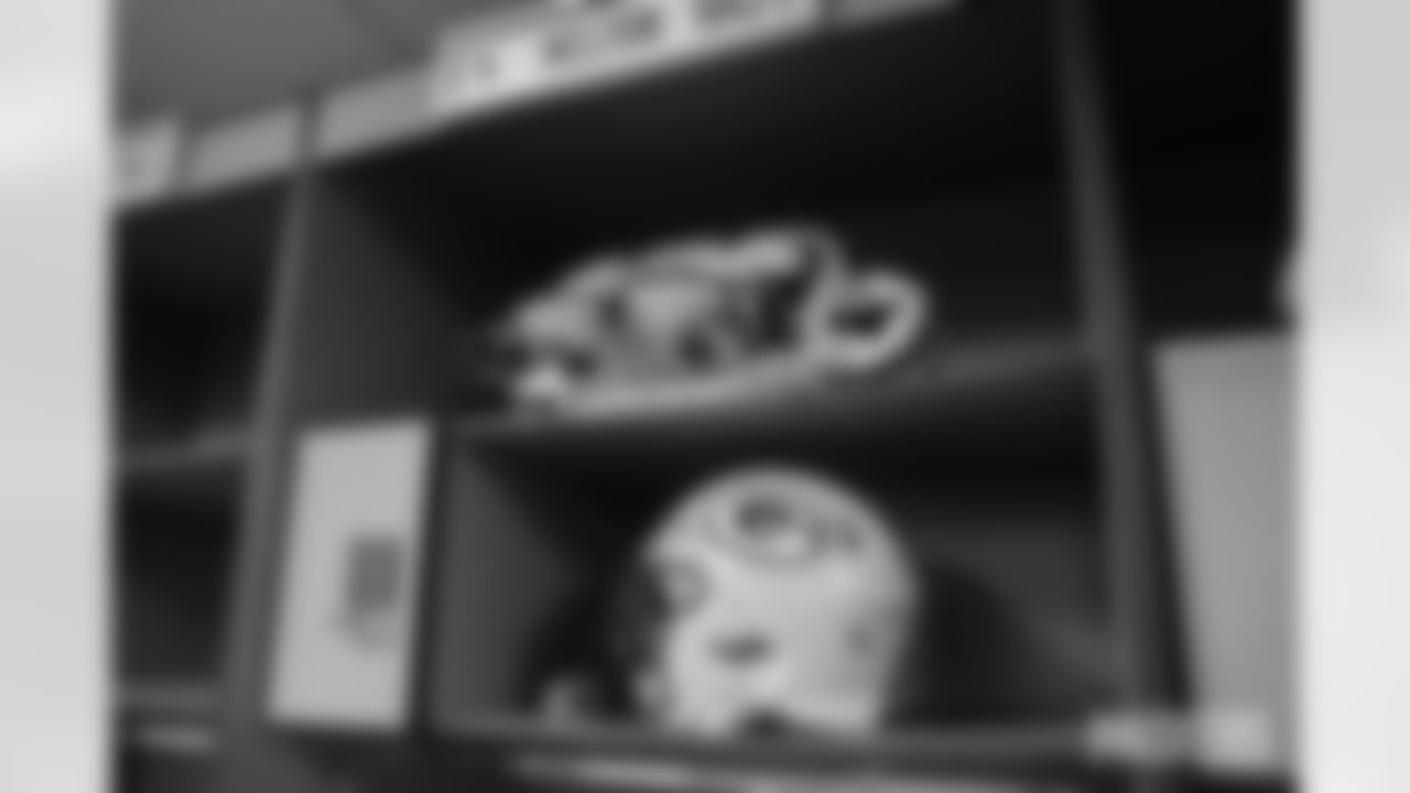 240120-locker-room-photos-batch-1-hudy01