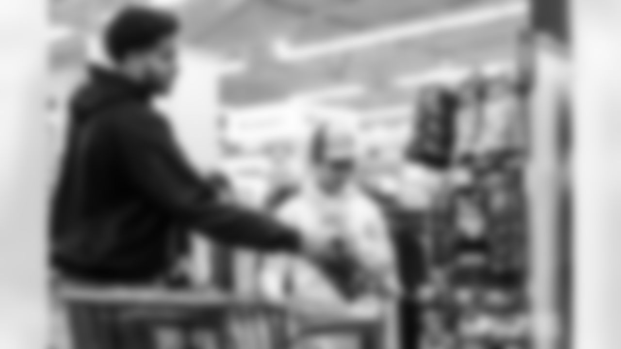 251208_Meijer Shopping_MM_0351