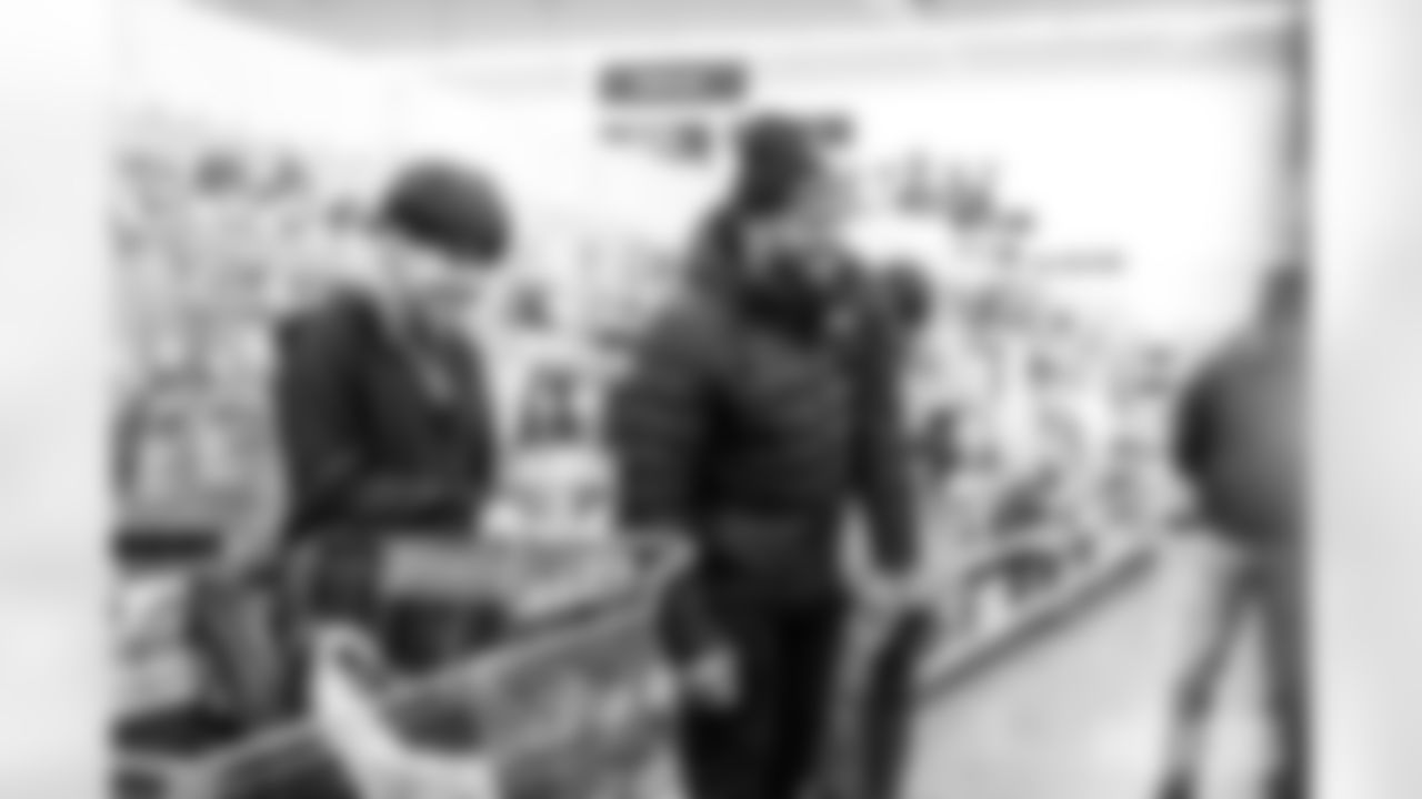 251208_Meijer Shopping_MM_0328