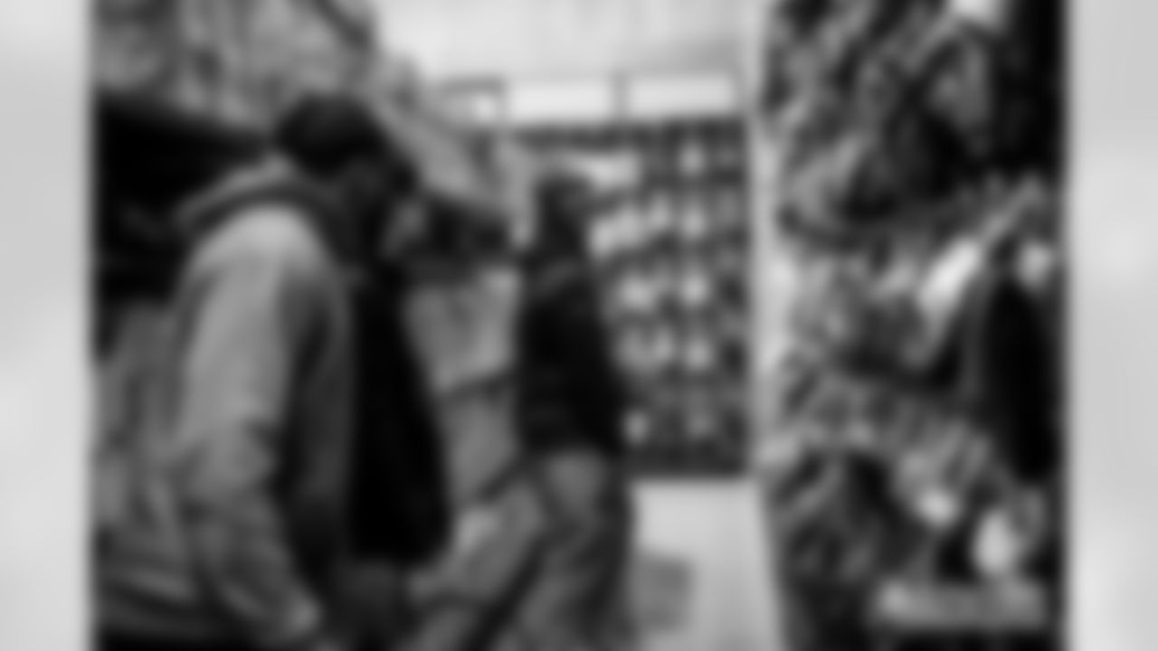 251202_Shop with a Pro_ES_00958