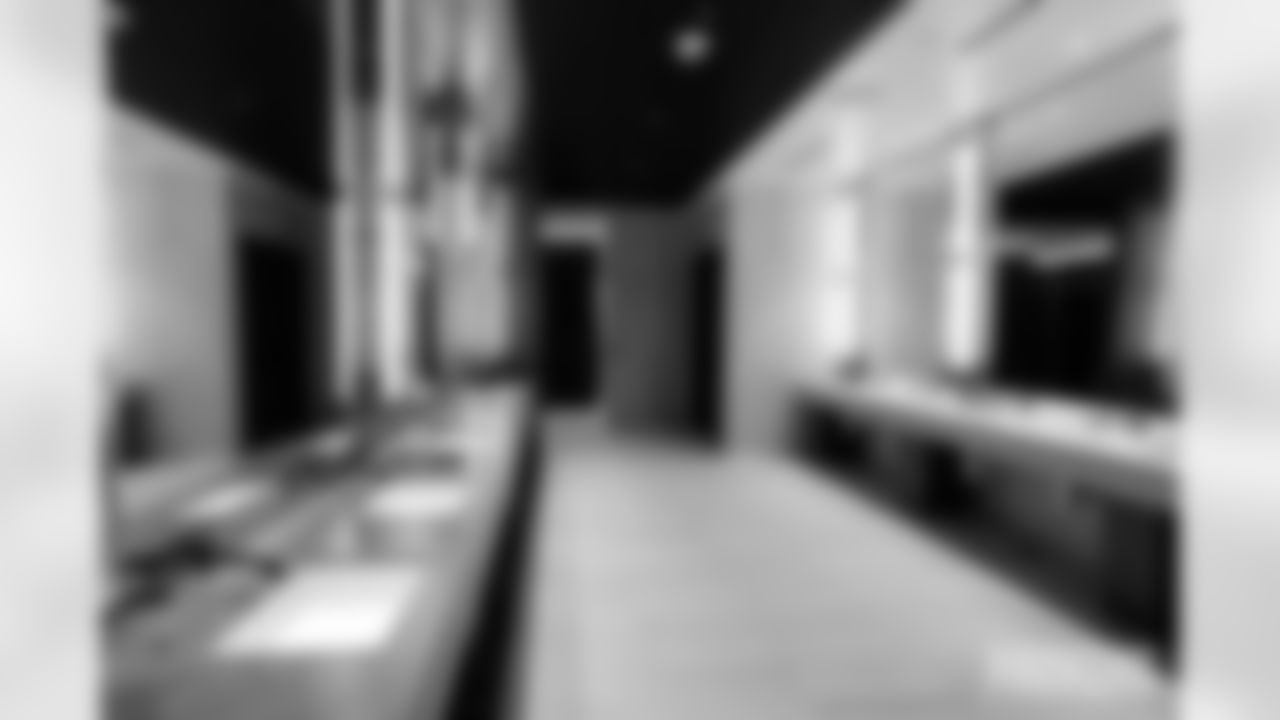 250722-LockerRoom-ES-035