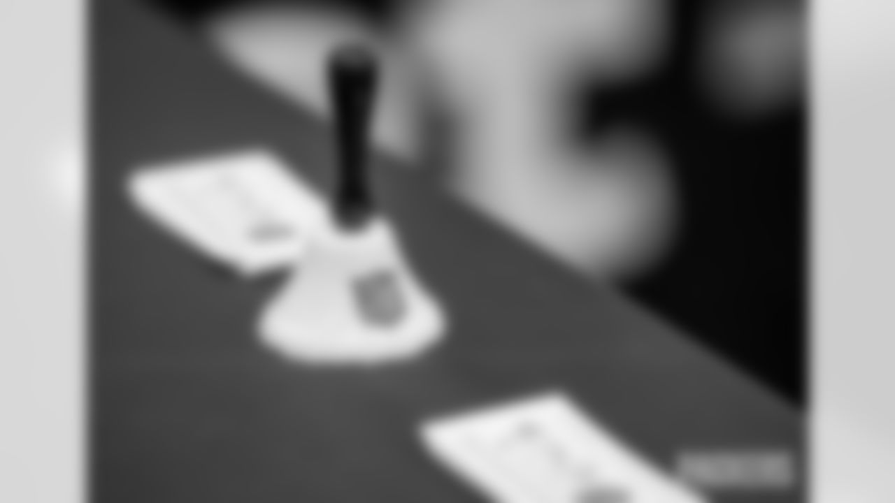 251117_Salvation Army autograph signing_ES_00001