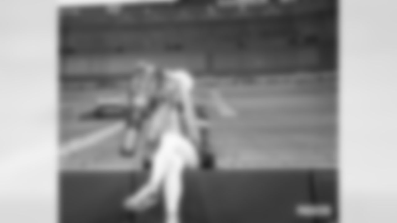 231202-liv-morgan-visit-hudy-WM-033