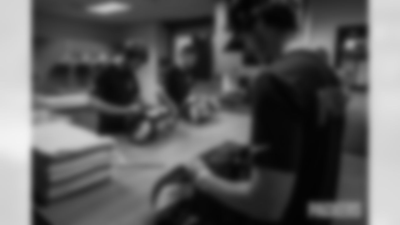 251012-locker-room-bobber-022