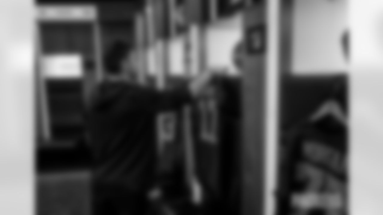 251102-packers-panthers-locker-bobber-013