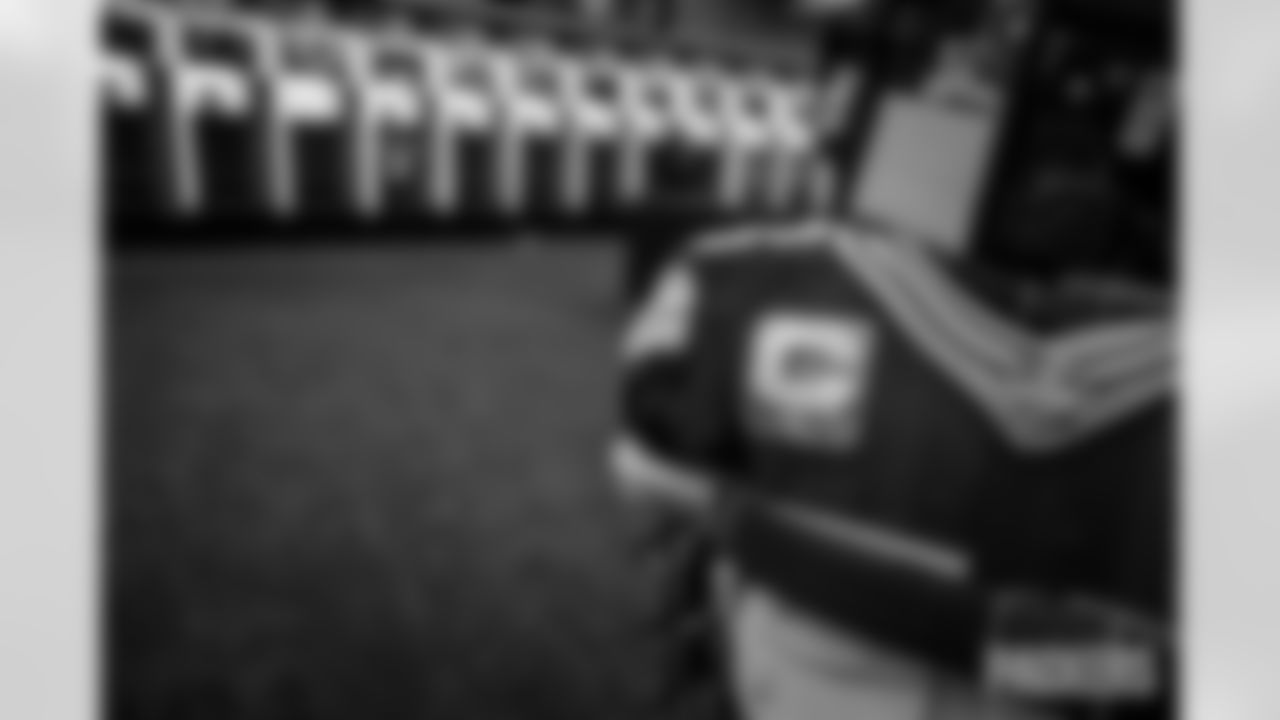 251110-packers-eagles-locker-bobber-017