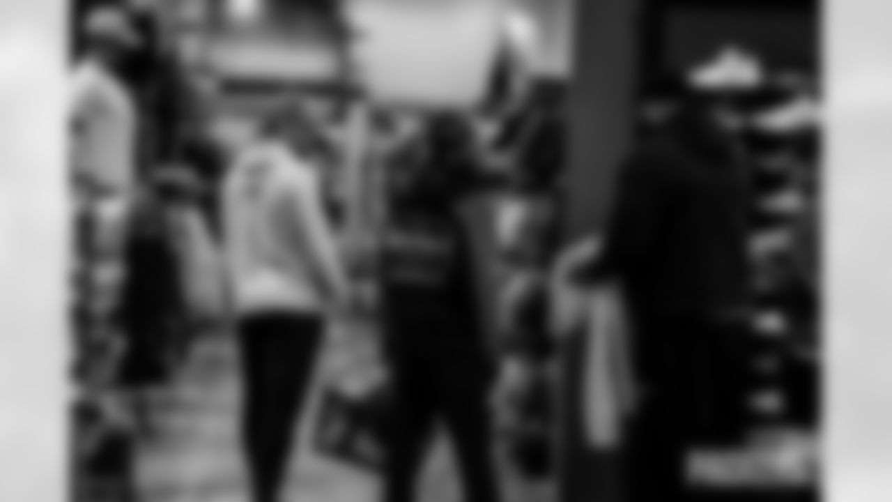 251202_Shop with a Pro_ES_00845