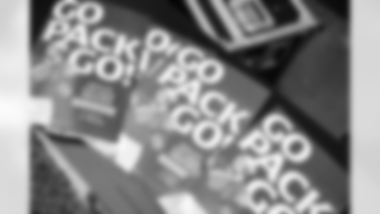 091125_GreenBayPackersHuddleBRLO_DD_02