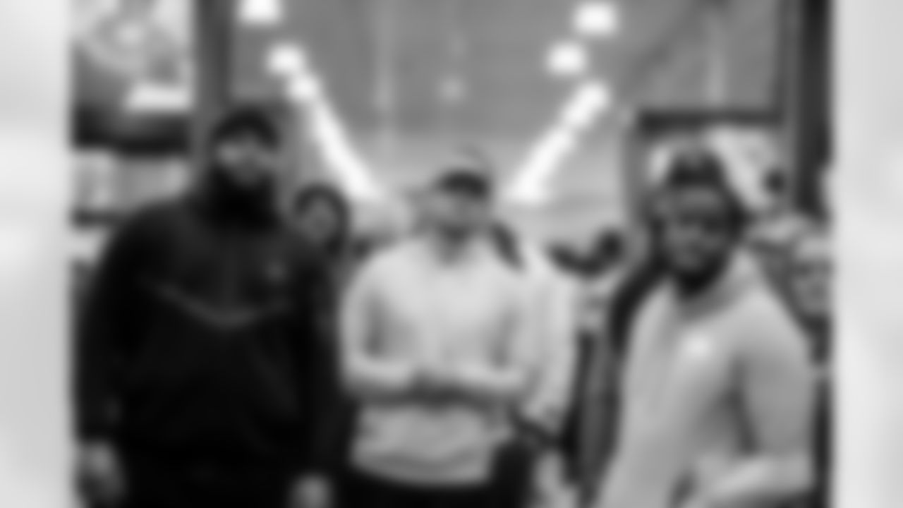 251202_Shop with a Pro_ES_00118