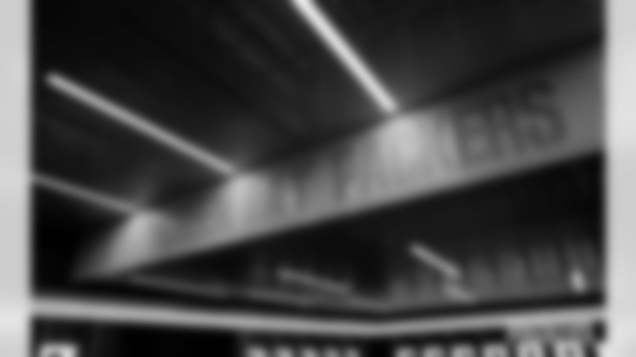 250722-LockerRoom-ES-018
