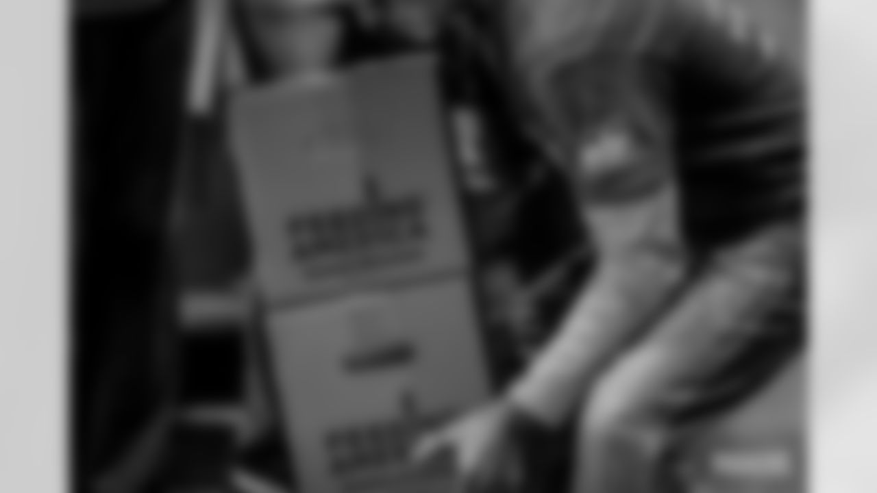 231031-ES-FoodDrive-25
