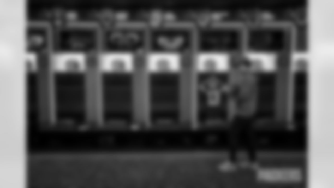 251110-packers-eagles-locker-bobber-031