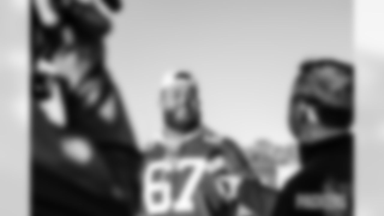 251028_Touchdowns for Hunger Food Drive_MM_0874