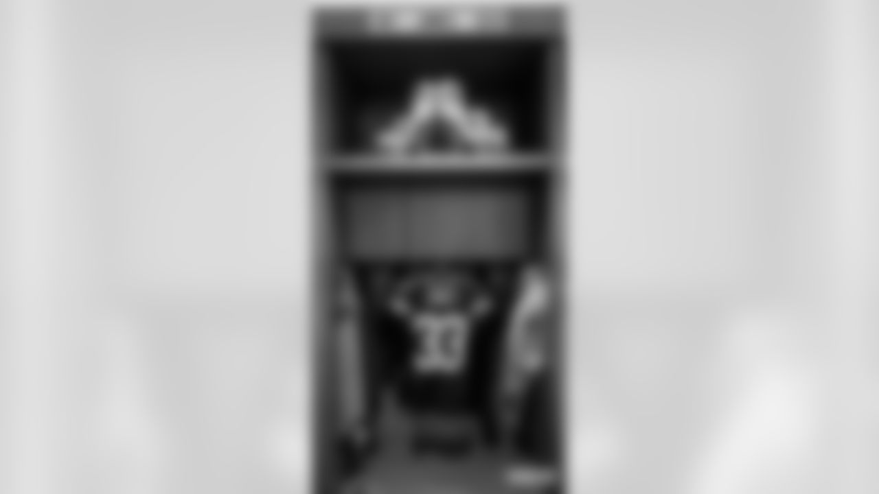 231105-locker-room-bobber-WM-017