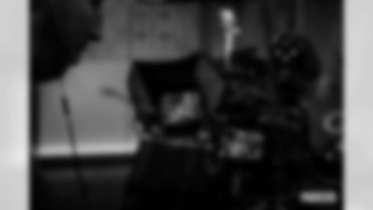 231202-liv-morgan-visit-hudy-WM-005