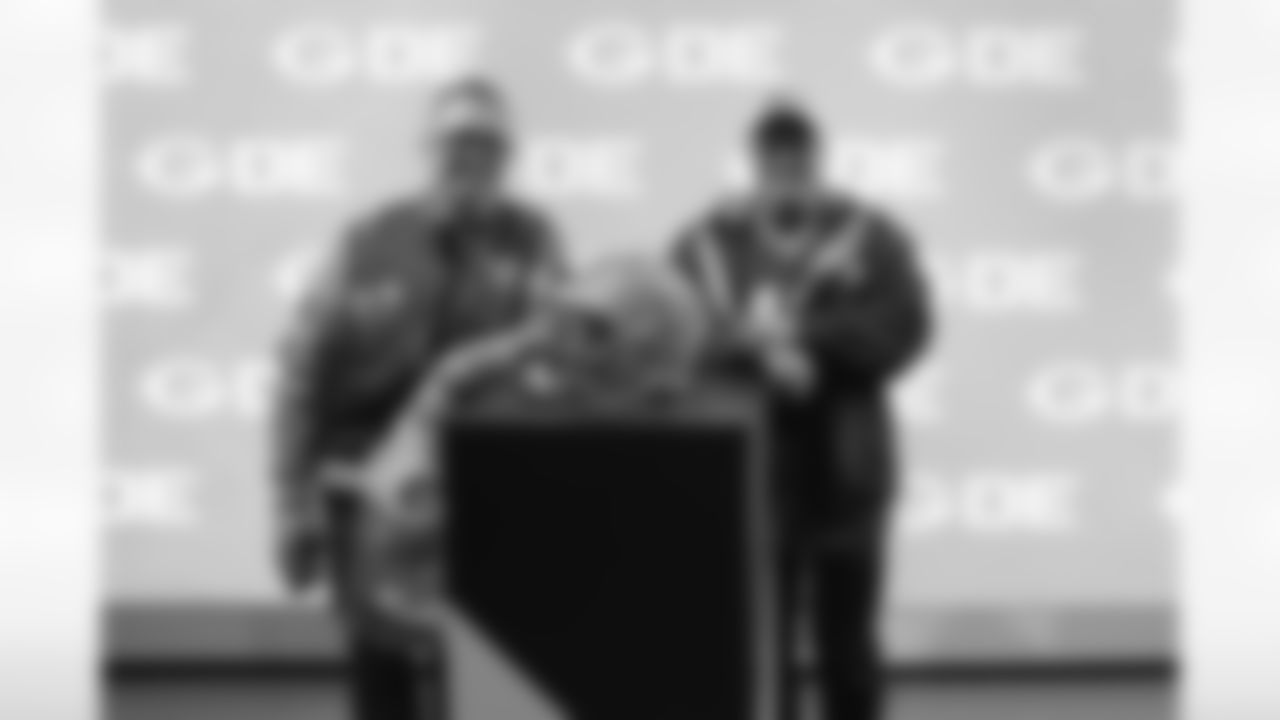 081125_GreenBayPackersHuddleLVL_SR_02