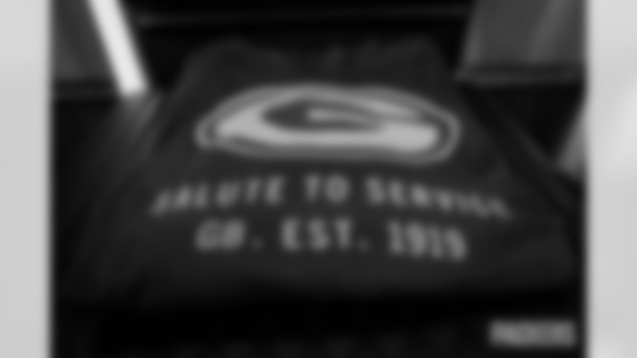 251110-packers-eagles-locker-bobber-001