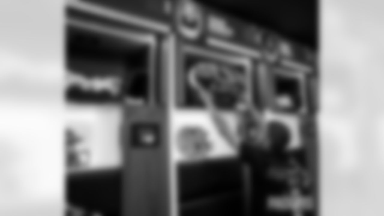 251012-locker-room-bobber-019