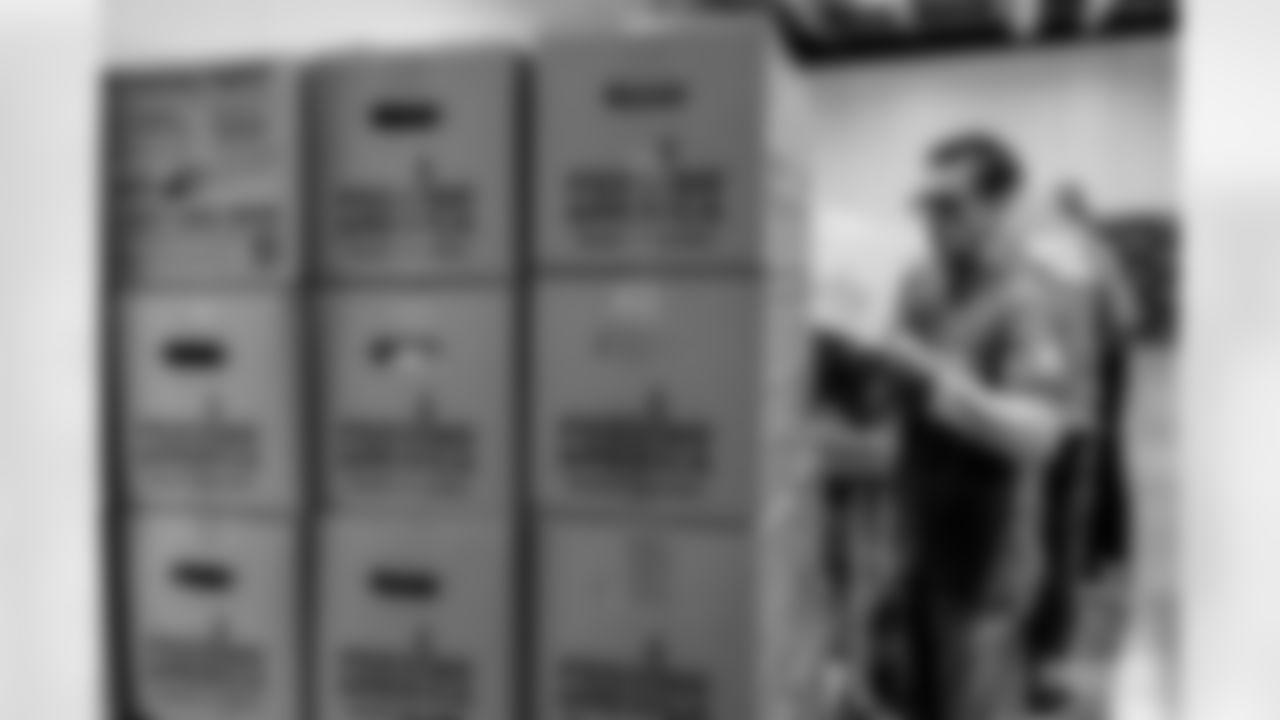 231031-ES-FoodDrive-23