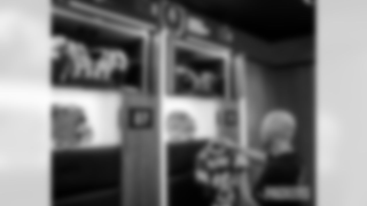 251012-locker-room-bobber-005