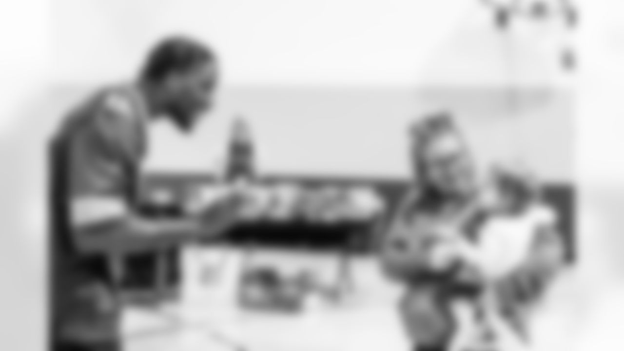 251222_Edgerrin Cooper Toy Drive_MM_0147