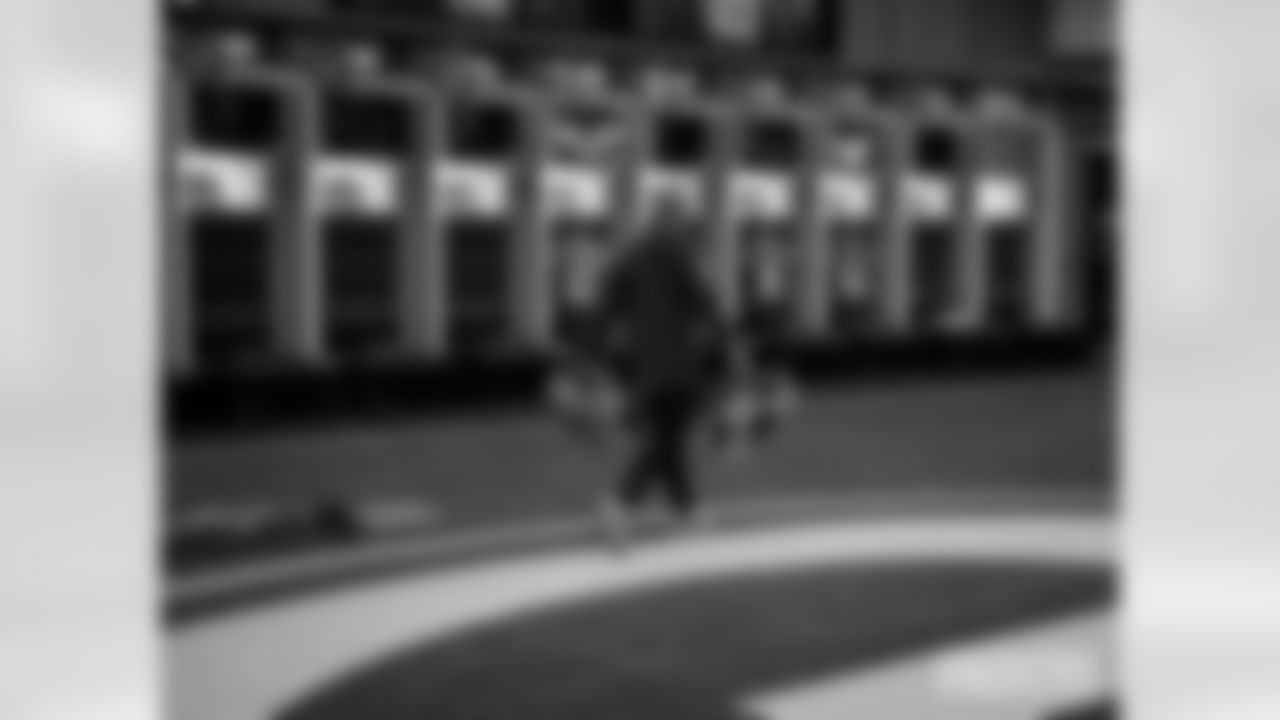 251110-packers-eagles-locker-bobber-021