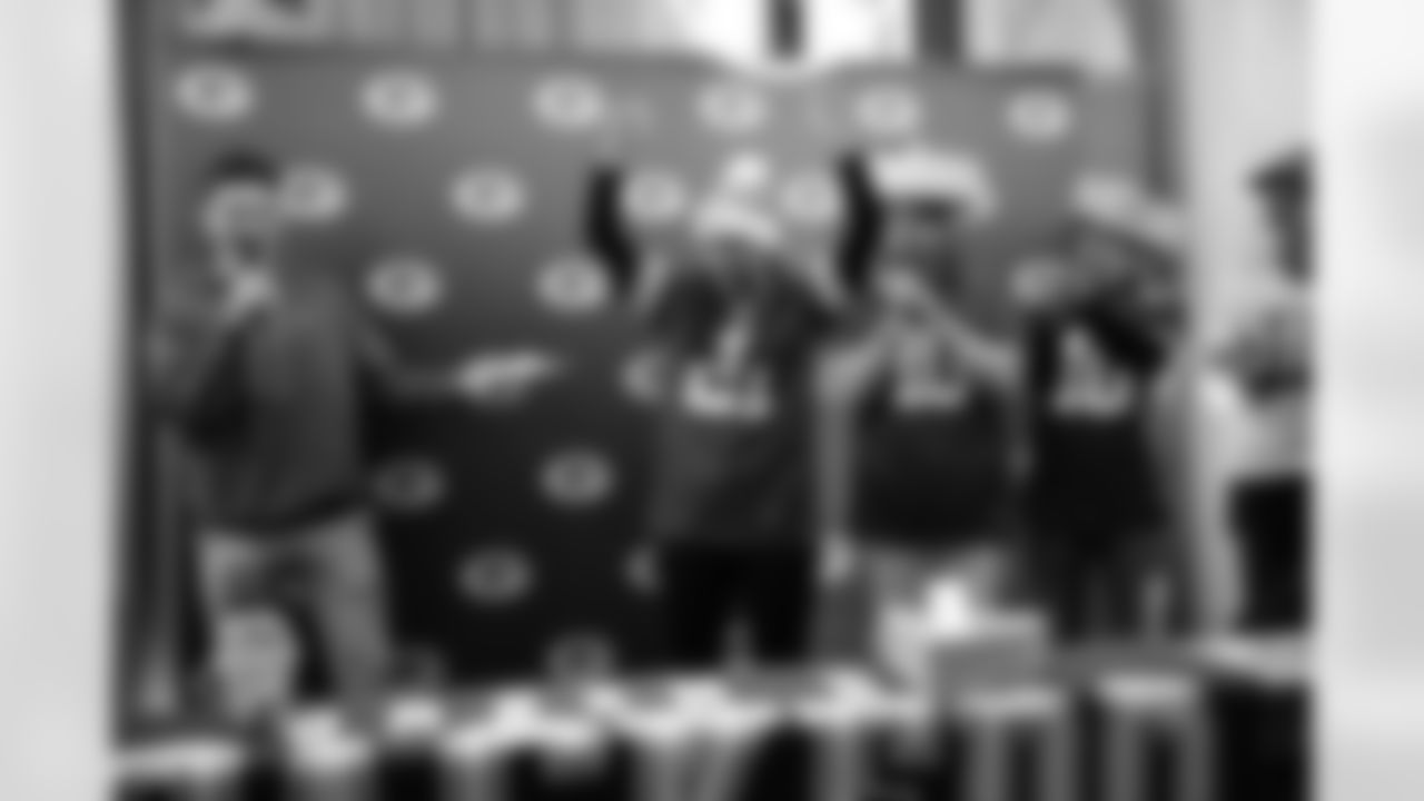 091125_GreenBayPackersHuddleBRLO_DD_15