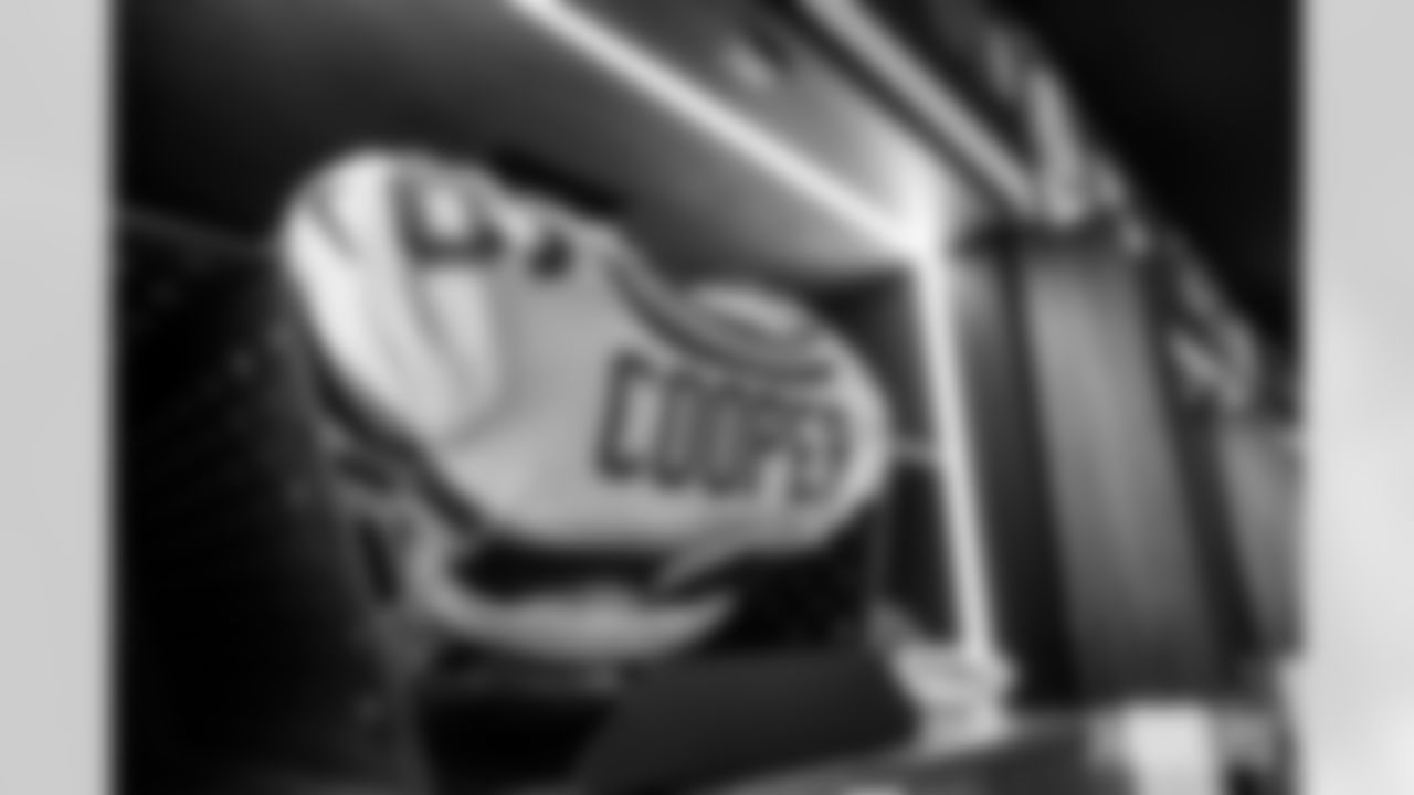 250823-locker-room-bobber-016