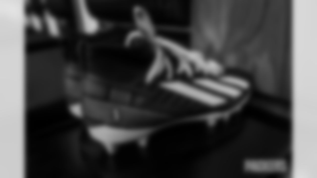 251102-packers-panthers-locker-bobber-008