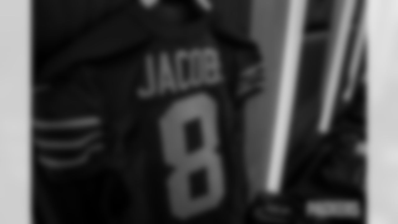 251102-packers-panthers-locker-bobber-019