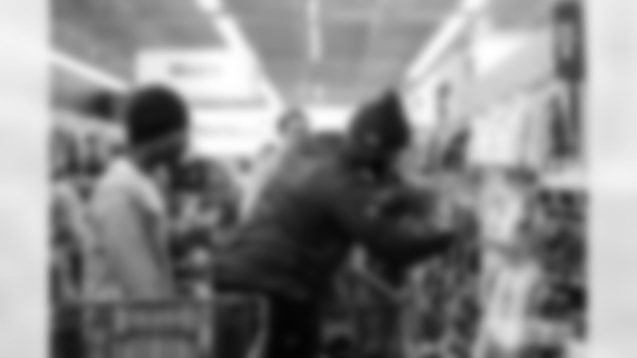 251208_Meijer Shopping_MM_0187