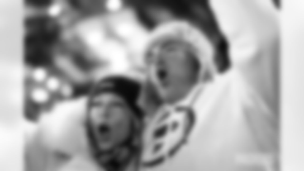 packers-dolphins-fans-B-KB-011