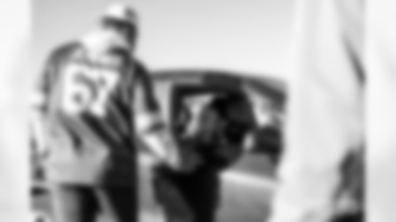 251028_Touchdowns for Hunger Food Drive_MM_0533