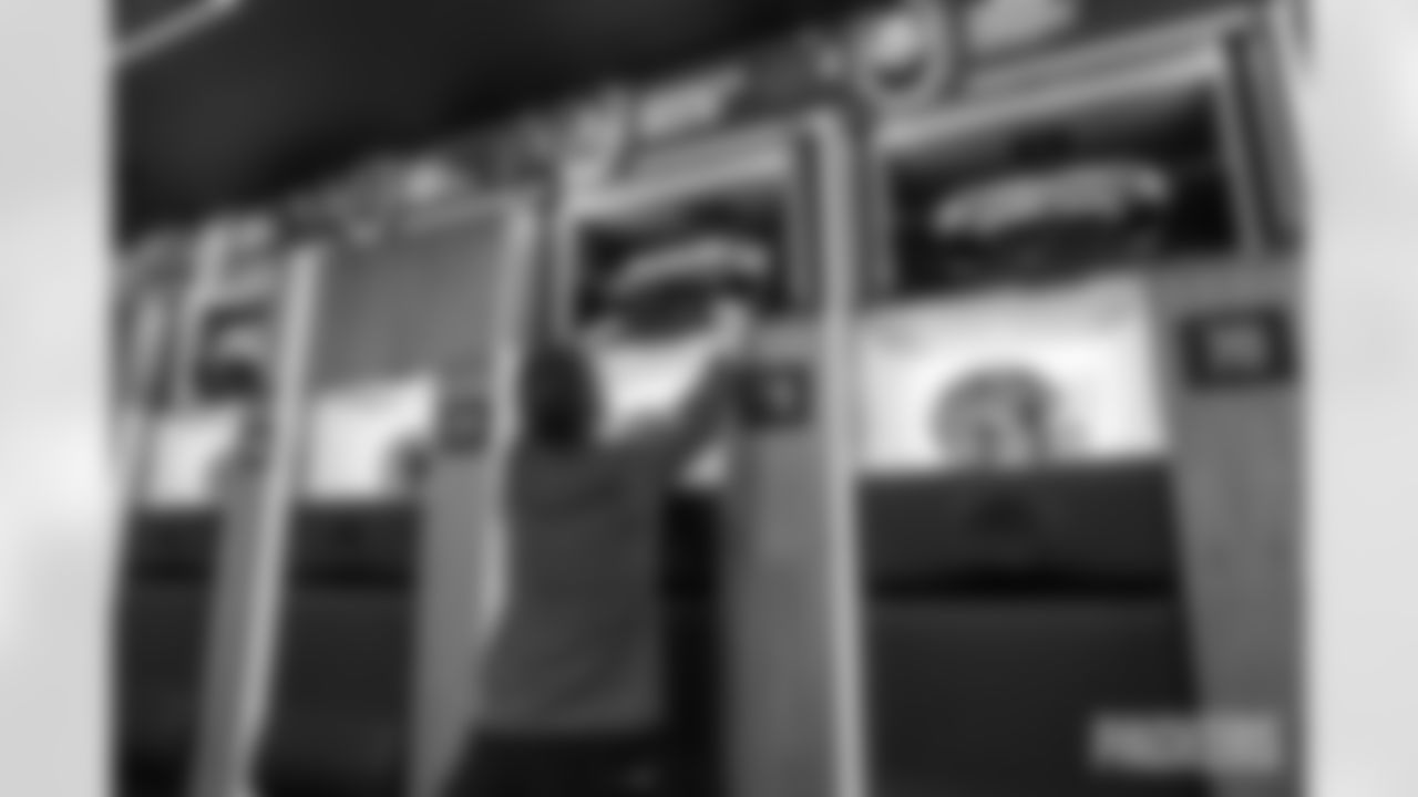 251227_Locker_Room_Equipment-33