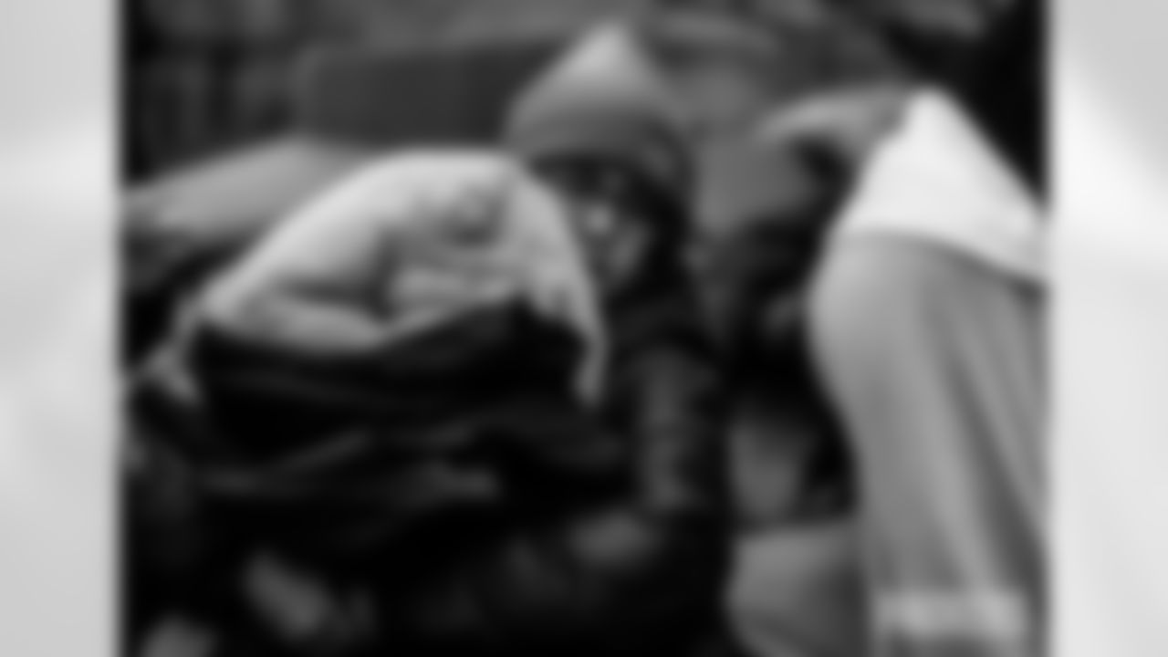 251118_Hands of Love coat drive_ES_01383