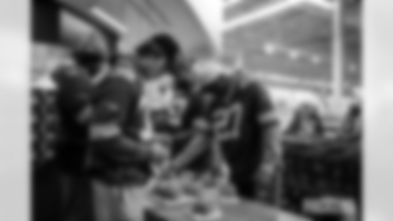 251209_Meijer Shopping_MM_0028