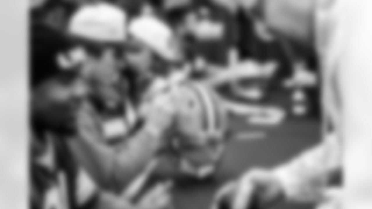 251201_Salvation Army autograph signing_MM_0042