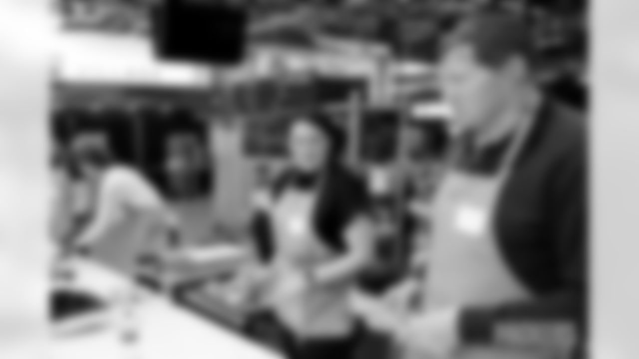 231122-thanksgiving-edits-martens19