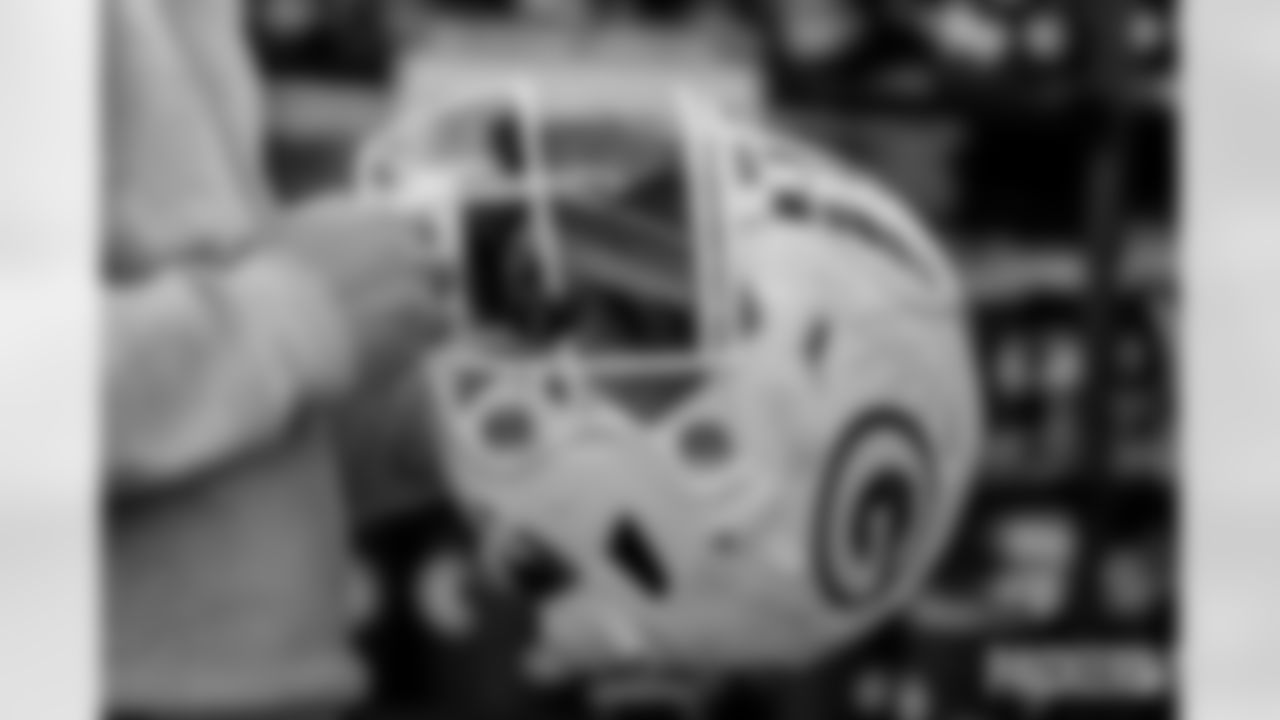 251117_Salvation Army autograph signing_ES_00022