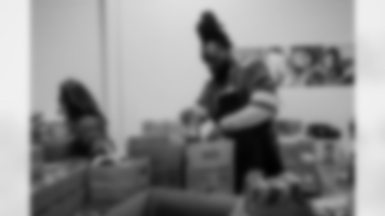 231031-ES-FoodDrive-40