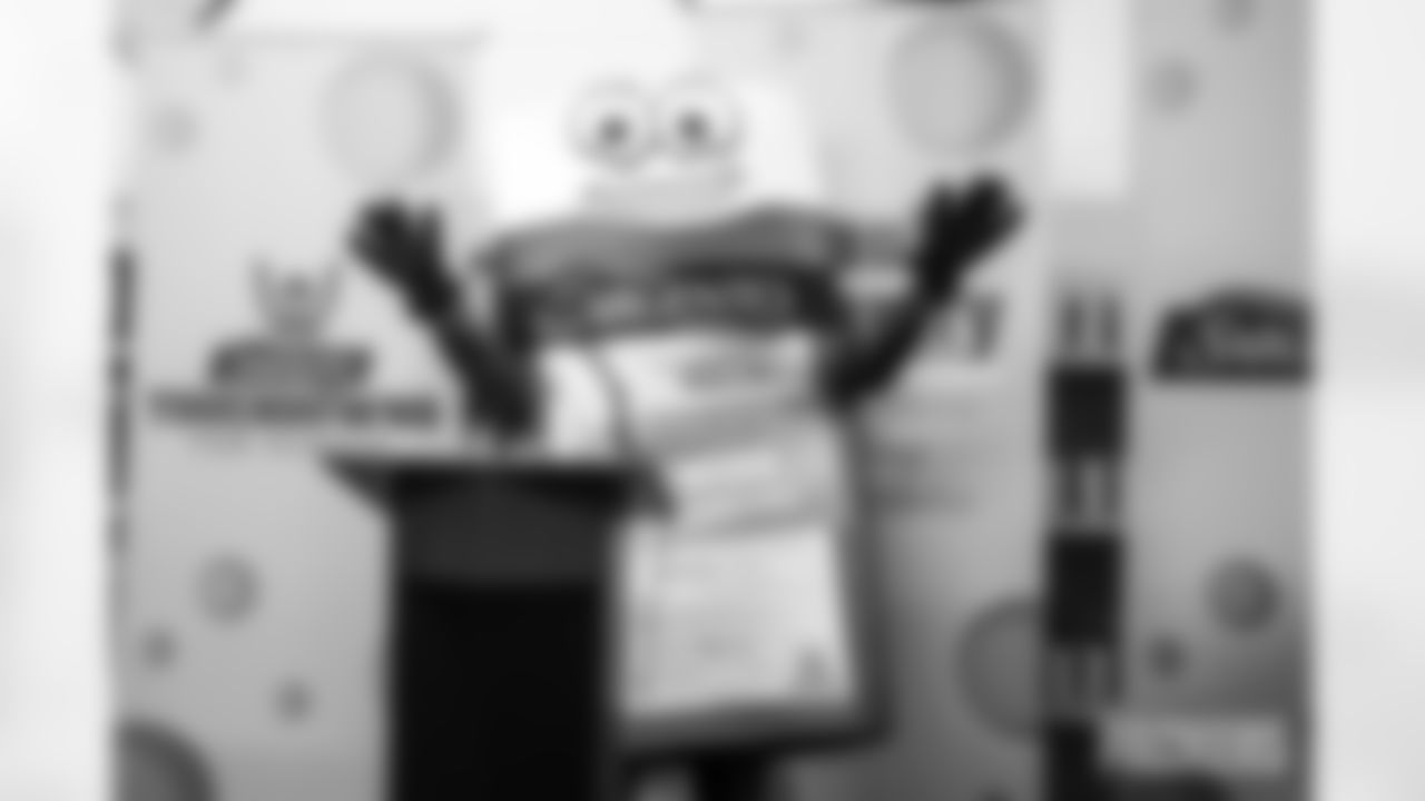 251209_Touchdowns for Hunger_MM_0036